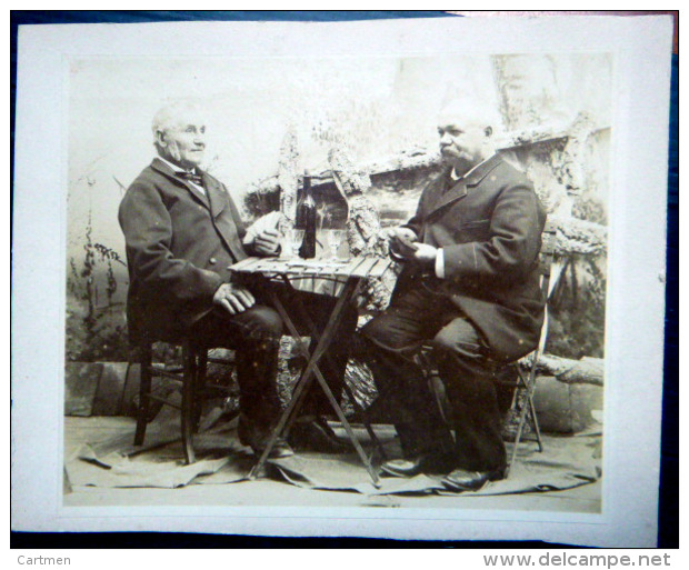 JEU DE CARTES  PHOTO FORMAT  CABINET  2 JOUEURS POSANT   VERS 1890/1900   14 X 11 CM - Anciennes (Av. 1900)