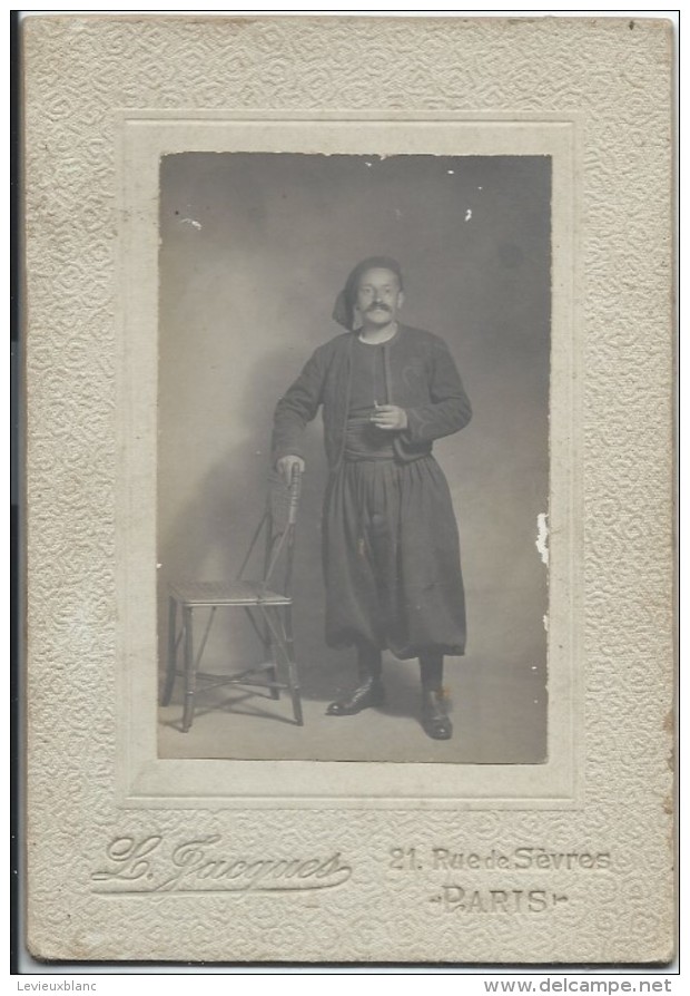Photographie De Studio Montée Sur Carton / Zouave En Pied/L Jacques/Rue De Sévres/Paris/Vers 1914    PHOT182 - 1914-18