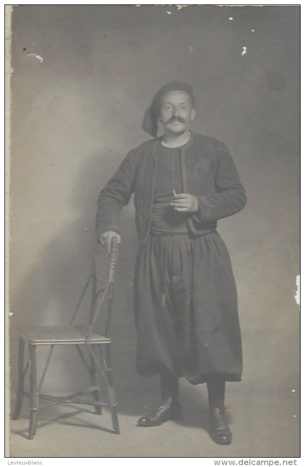 Photographie De Studio Montée Sur Carton / Zouave En Pied/L Jacques/Rue De Sévres/Paris/Vers 1914    PHOT182 - 1914-18
