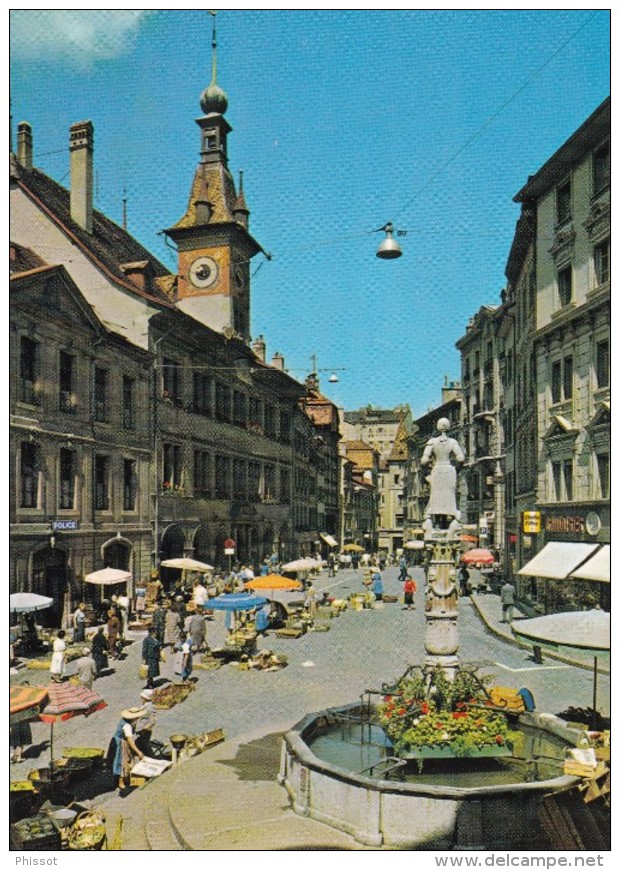 LAUSANNE : Place De La Palud, Hôtel De Ville Et Fontaine De La Justice (très Animée, Marché, ...) - Lausanne