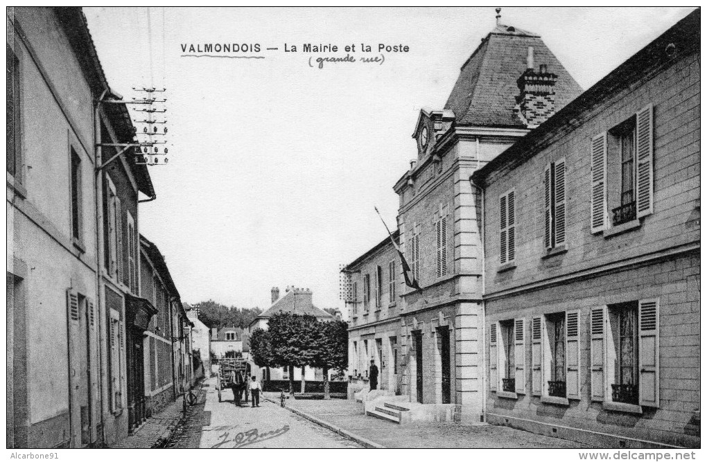 VALMONDOIS - La Mairie Et La Poste - Valmondois