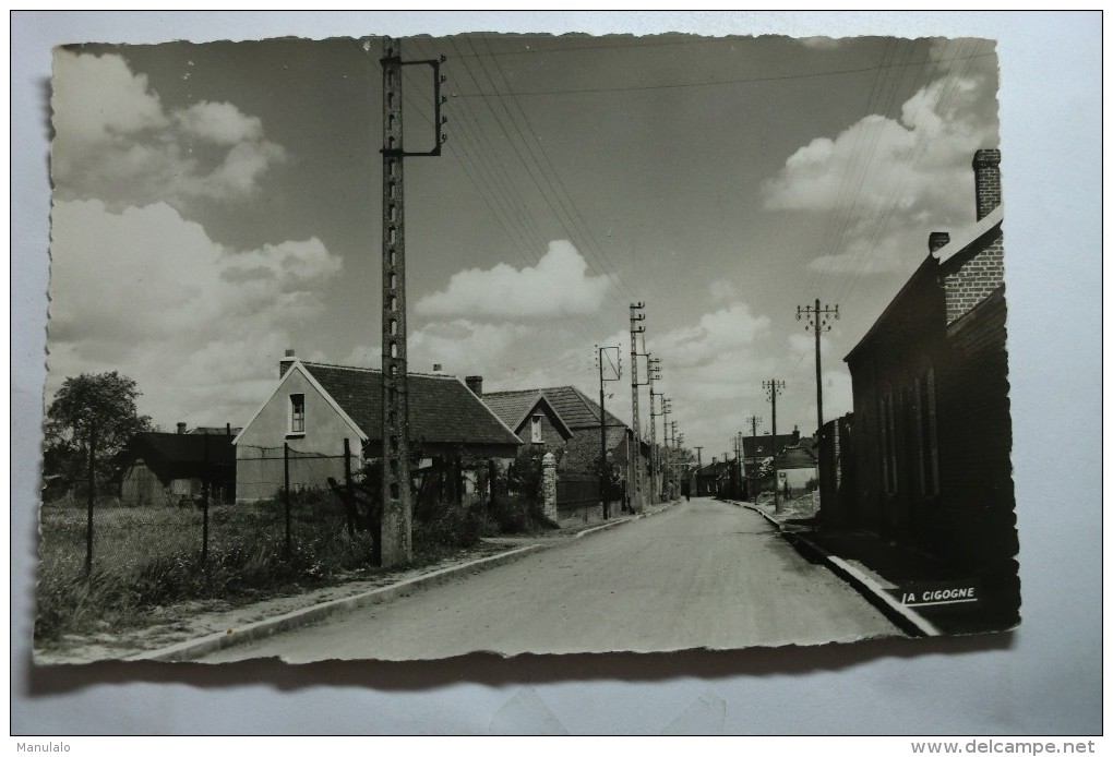 D 80 - Rosieres En Santerre - Rue Jean Jaurés, Vue De La Mairie - Rosieres En Santerre