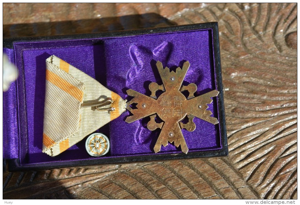 Médaille Japonaise Ordre du Trésor Sacré de 4ème Classe