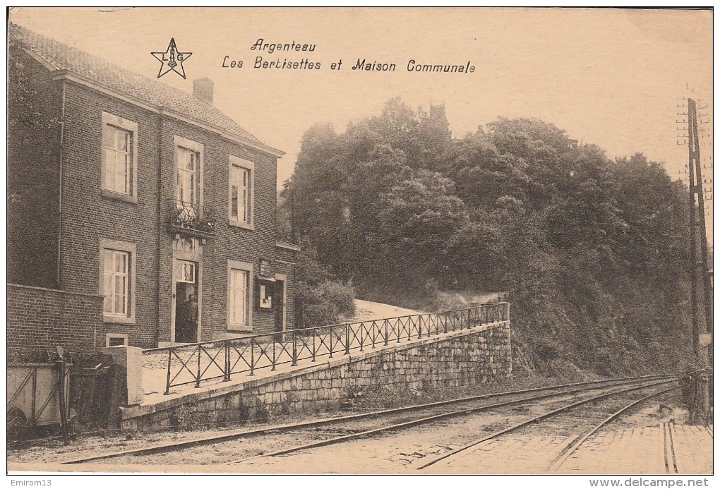 Argenteau Les Bertisettes Et Maison Communale Rails Du Train Trace De Colle Au Verso - Visé