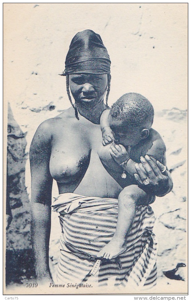 Afrique - Sénégal - Femme Et Son Bébé - Tétée - Sénégal