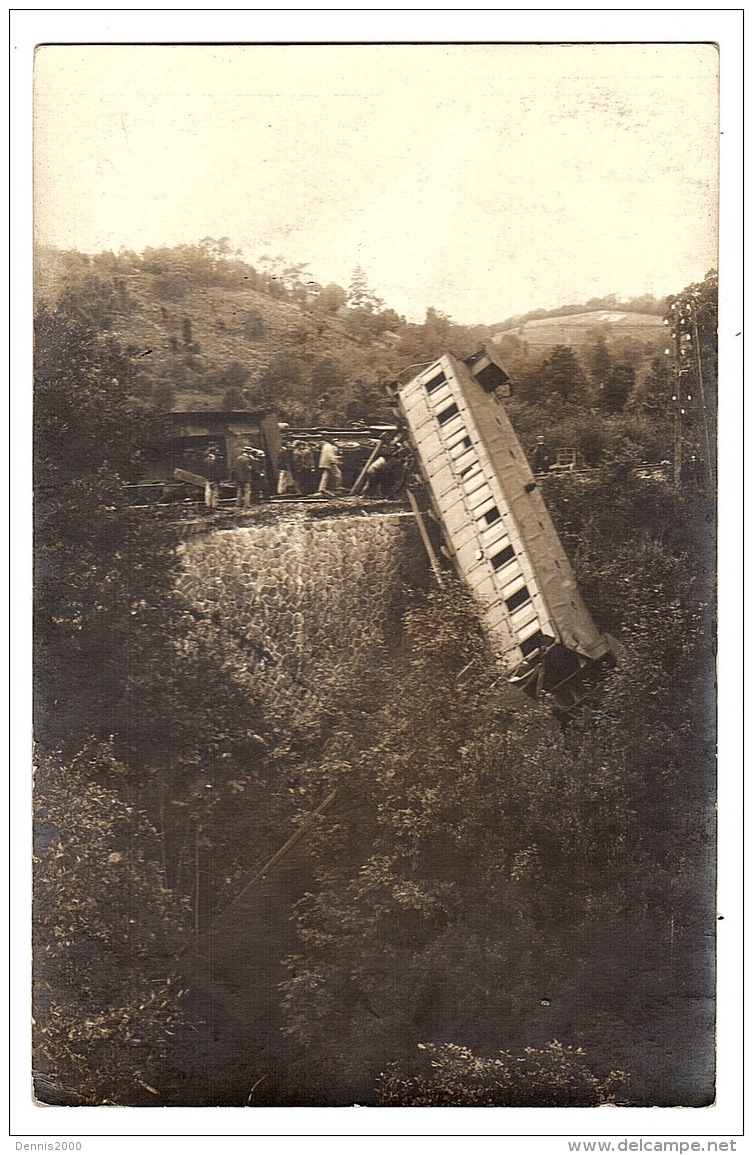 QUEMENEVEN (29) - CARTE PHOTO - Déraillement De TRAIN En 1907 - Vue Du Wagon - Autres & Non Classés