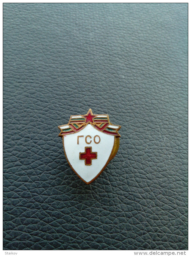 UNIQUE AFTER WWII EXTREMELY RARE RED CROSS BADGE GSO BULGARIA AWARD ENAMEL PIN "READY FOR SANITARY DEFENSE" - Geneeskundige Diensten