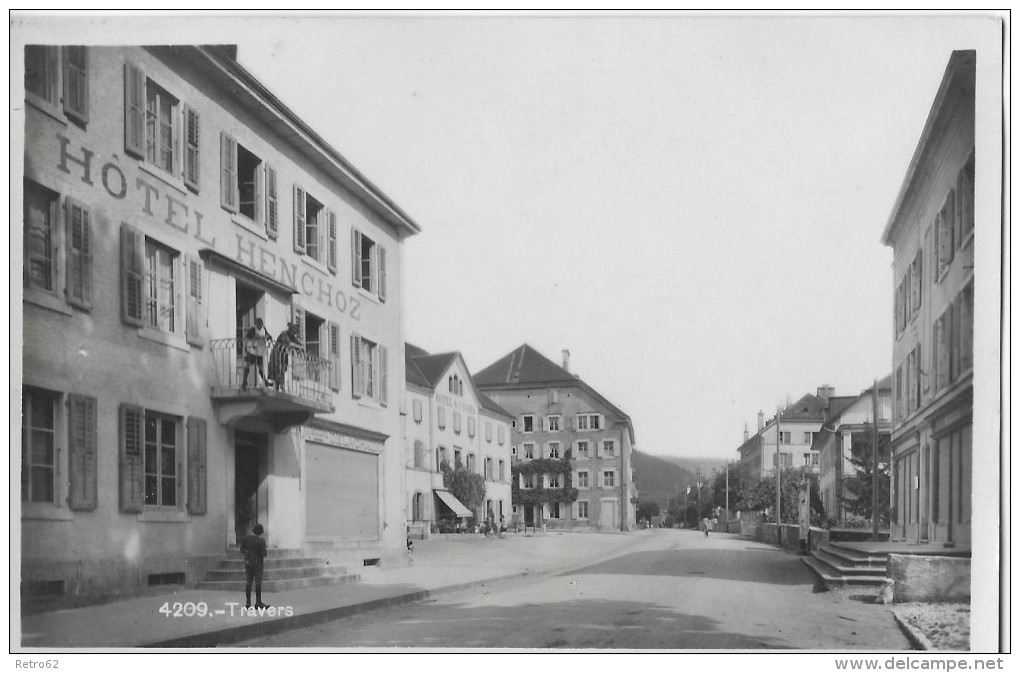 TRAVERS &#8594; Dorfstrasse Mit Hotel Henchoz, Ca.1930 - Travers