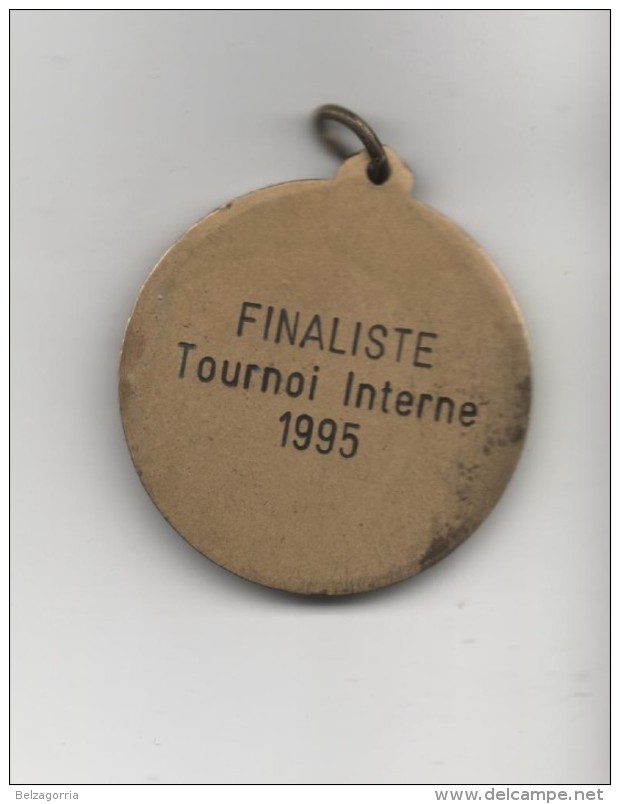 MEDAILLE De TENNIS - FINALISTE TOURNOI INTERNE 1995, GRAVEUR CEBRIAN, VOIR SCAN - Apparel, Souvenirs & Other