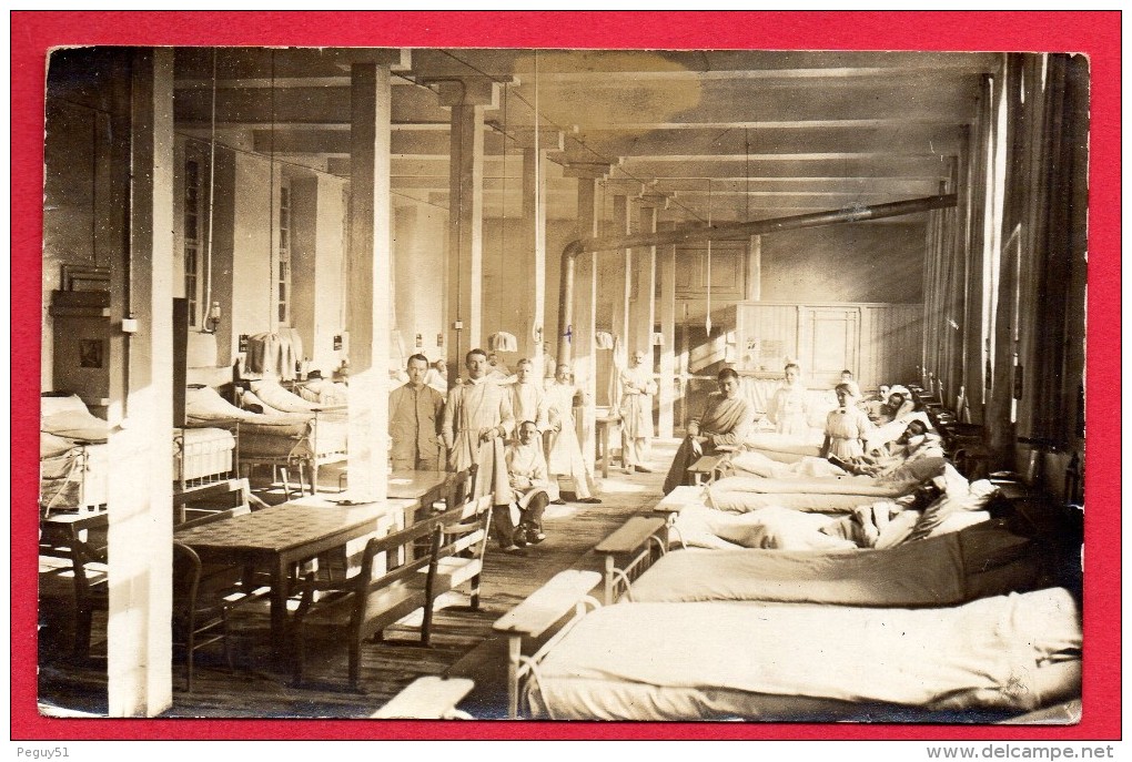 Carte-photo. Hôpital Militaire. Soldats Blessés Et Infirmières - Guerre 1914-18