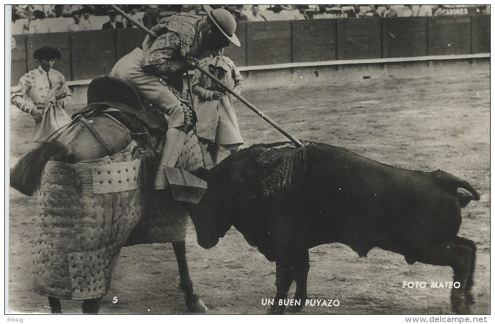 Un Buen Puyazo.  Spain.  Used 1956    S-2671 - Corrida