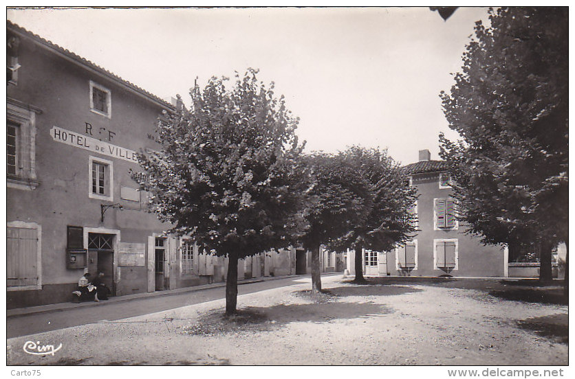 Saint Claud Sur Le Son 16 - Place De L'Hôtel De Ville - Editeur Combier - Cachet Postal Cellefrouin - Autres & Non Classés