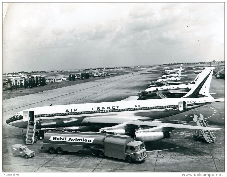 Photo Exploitation 18x24cm Collection AIR FRANCE - Boeing 707 F-BHSF Château De Blois, 2cv Et Saviem MOBIL AVIATION - Aviation