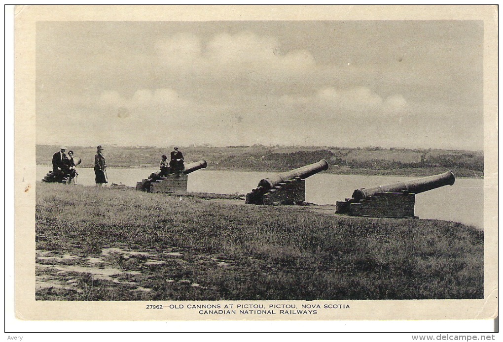 27962 - Old Cannons At  Pictou, Pictou, Nova Scotia  Canadian National Railways - Autres & Non Classés