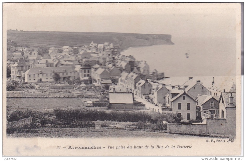 ARROMANCHES - Vue Prise Du Haut De La Rue De La Batterie - Arromanches