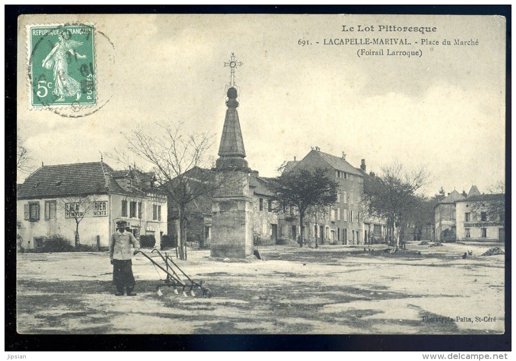 Cpa Du 46  Lacapelle Marival  -- Place Du Marché -- Foirail Larroque      LIOB95 - Lacapelle Marival