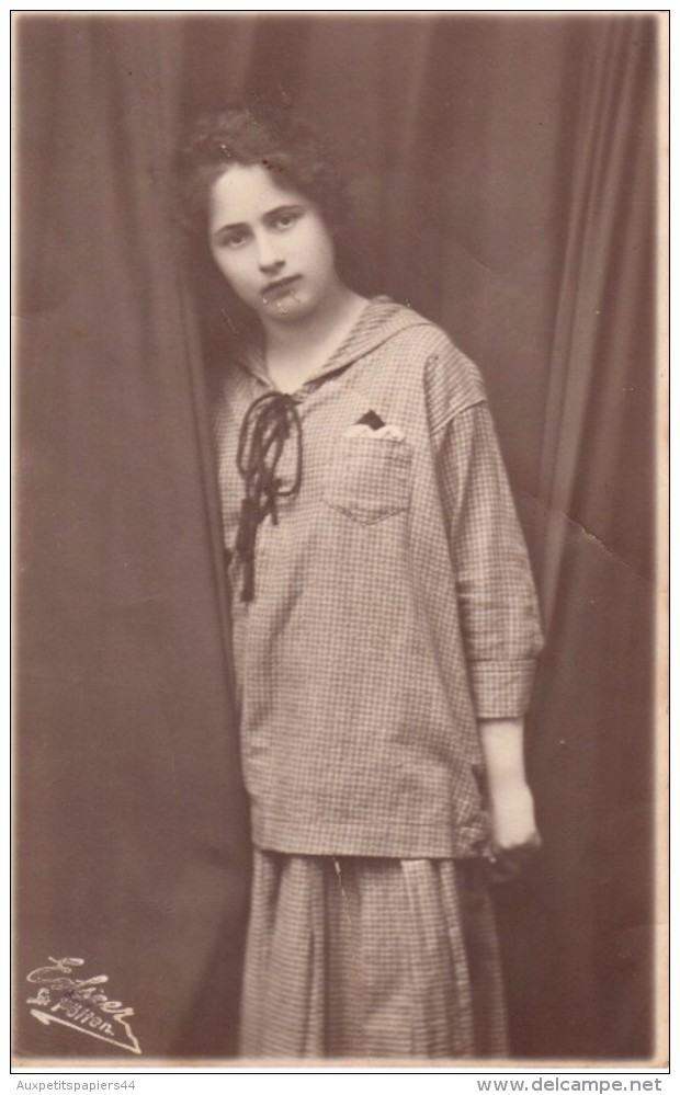 Carte Photo Originale Femme - Portrait - Belle Jeune Femme - Helene Gabler En 1920 - - Personnes Identifiées