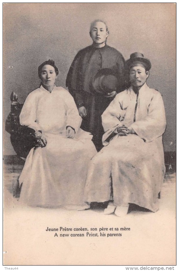 ¤¤  -  COREE   -  Jeune Prêtre Coréen, Son Père Et Sa Mère  -  A New Corean Priest His Parents   -  ¤¤ - Corée Du Sud