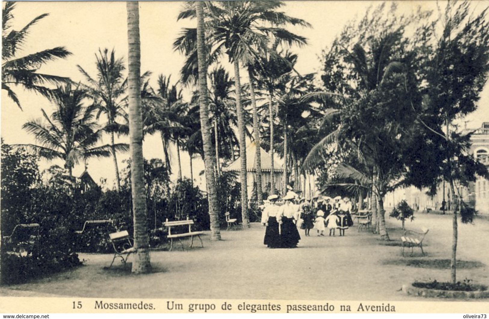 ANGOLA, MOSSAMEDES, Um Grupo De Elegantes Passeando Na Avenida, 2 Scans - Angola