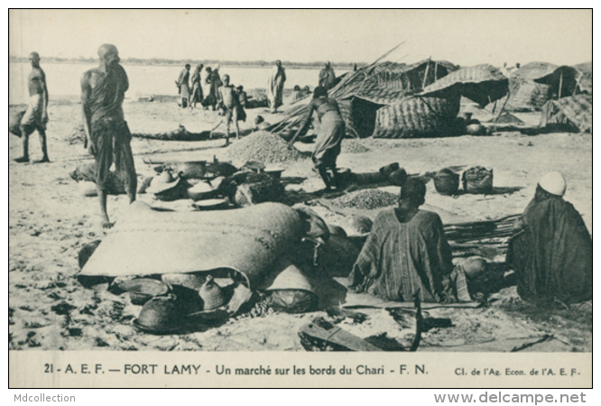 TD N'DJAMENA / Fort Lamy, Un Marché Sur Les Bords Du Chari / - Tchad