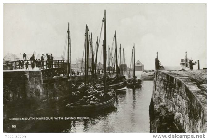 GB LOSSIEMOUTH / Lossie Mouth Harbour With Swing Bridge / GLOSSY CARD - Moray