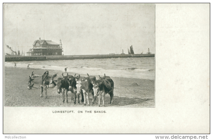 GB LOWESTOFT / On The Sands / - Lowestoft