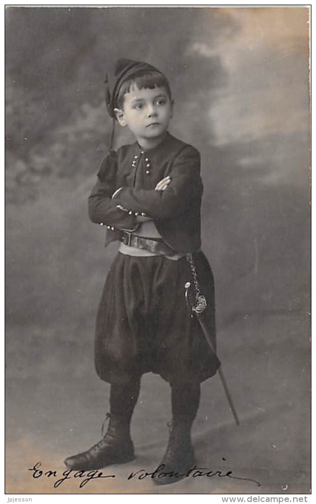 MILITARIA  GUERRE 14 18  ENFANT HABILLE EN ZOUAVE  "ENGAGE VOLONTAIRE" - Guerre 1914-18