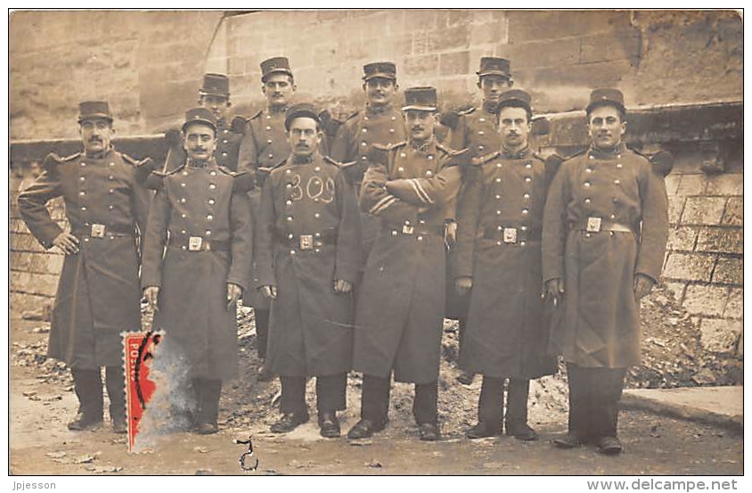 VAUCLUSE  84  AVIGNON  GROUPE DE MILITAIRES   CARTE PHOTO - Avignon