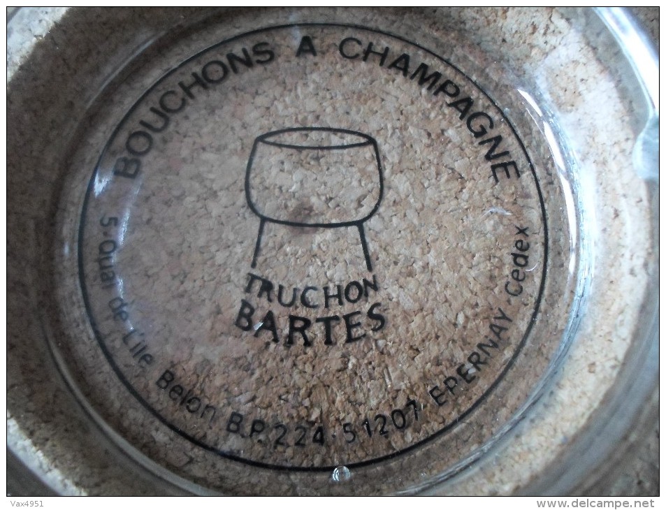 CENDRIER TRUCHON BARTES BOUCHONNIER A EPERNAY - Verre