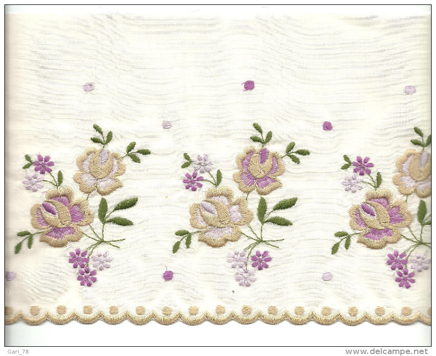 Coupon De 920 Cm X 15 Cm BRODERIE ANGLAISE Bouquets De Roses Textile NAEF - Spitzen Und Stoffe