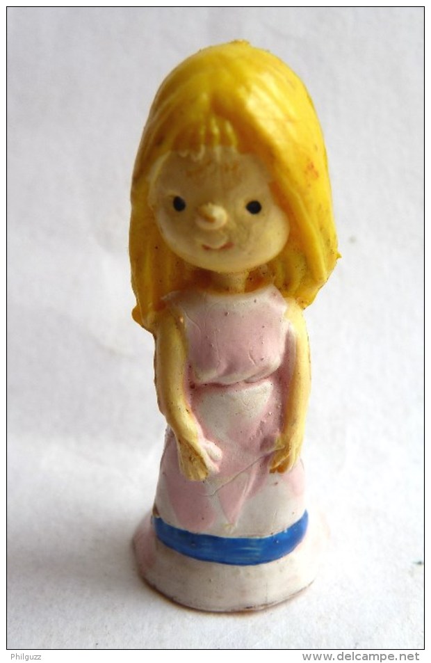 Figurine VICKY VIC LE VIKING HEIMO 1979 -  YLVIE Robe Rose Et Blanche Tour Bleu - Autres & Non Classés