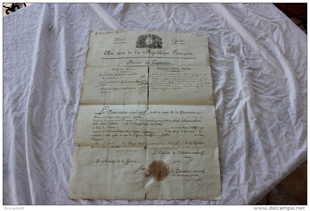 BREVET DE CAPITAINE DE L AN 6 SIGNE PAR LE PRESIDENT DU DIRECTOIRE EXECUTIF - Documents