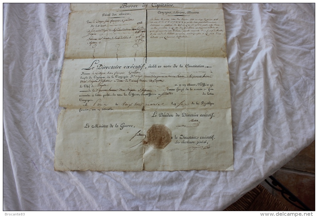 BREVET DE CAPITAINE DE L AN 6 SIGNE PAR LE PRESIDENT DU DIRECTOIRE EXECUTIF - Documents