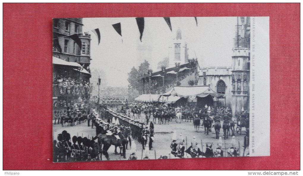 Their Majesties Leaving The Abbey After The Coronation  Ref 2231 - Autres & Non Classés