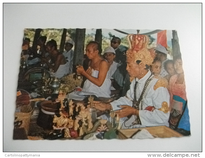 STORIA POSTALE FRANCOBOLLO COMMEMORATIVO Indonesia Bali Monk Leading A Religious Ceremony Besakih Temple - Indonesia