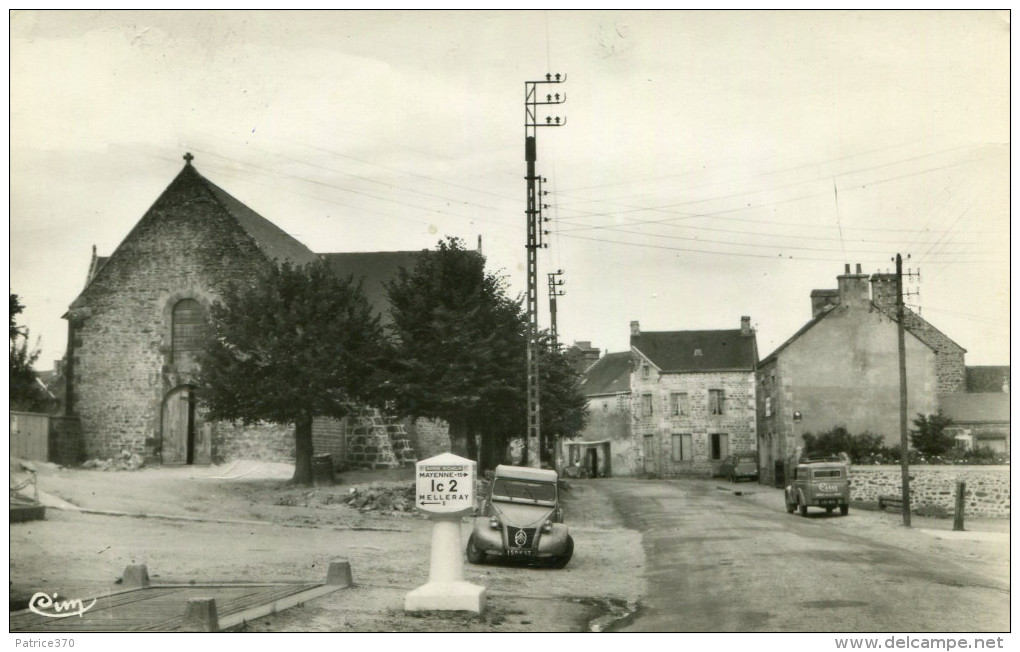 CHANTRIGNE - Place De L'Eglise Beau Plan Sur La Borne MICHELIN 2CV Citroën Véhicule éditeur CIM - Autres & Non Classés