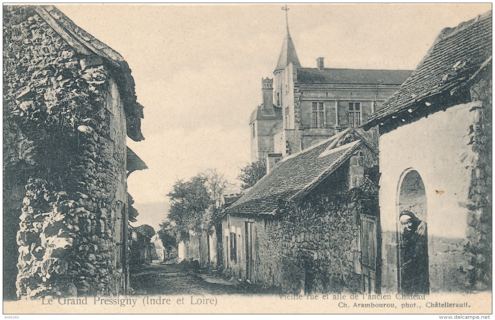 CPA 37 LE GRAND PRESSIGNY Vieille Rue Et Aile De L'ancien Château - Le Grand-Pressigny