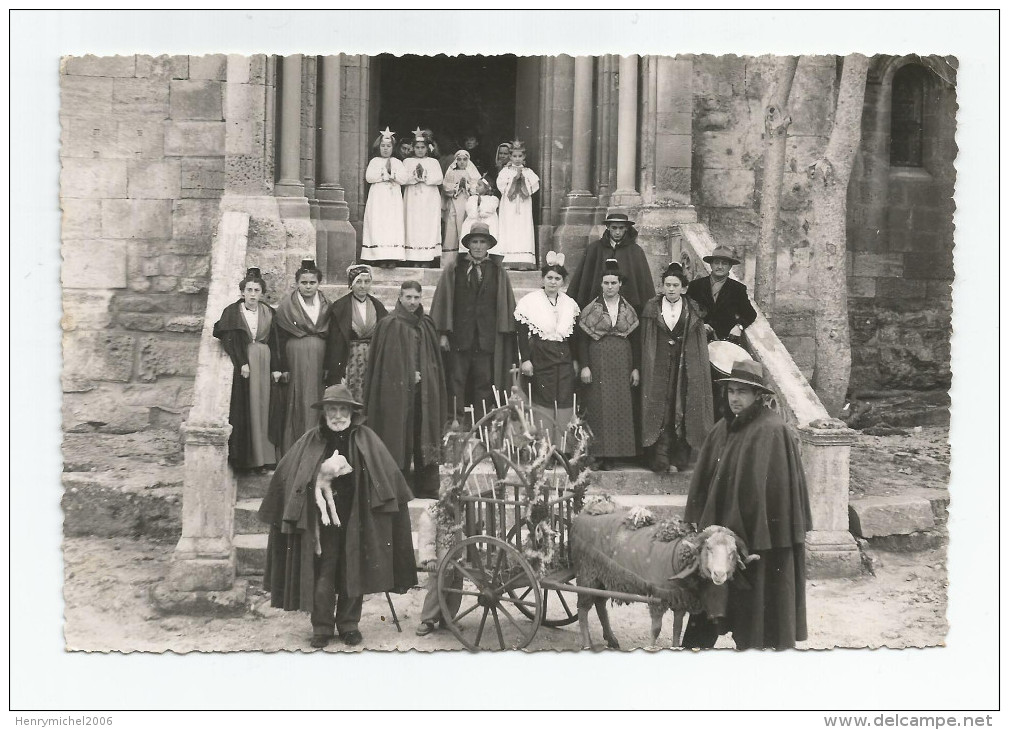 13 - Les Baux De Provence La Charette De L'offrande  Les Bergers Bergères Carte Photo D'augier 1949  Rare Voir Détail - Les-Baux-de-Provence