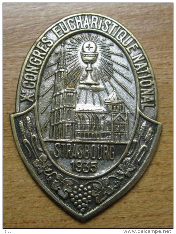 Broche Commémorative Du Xè Congrès Eucharistique National  De Strasbourg En 1935 Manque L épingle - Autres & Non Classés