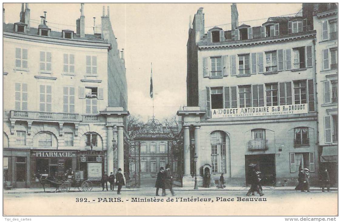 Paris - Ministère De L'Intérieur, Place Beauvau (Pharmacie, Doucet Antiquaire, Coiffeur) - Autres Monuments, édifices