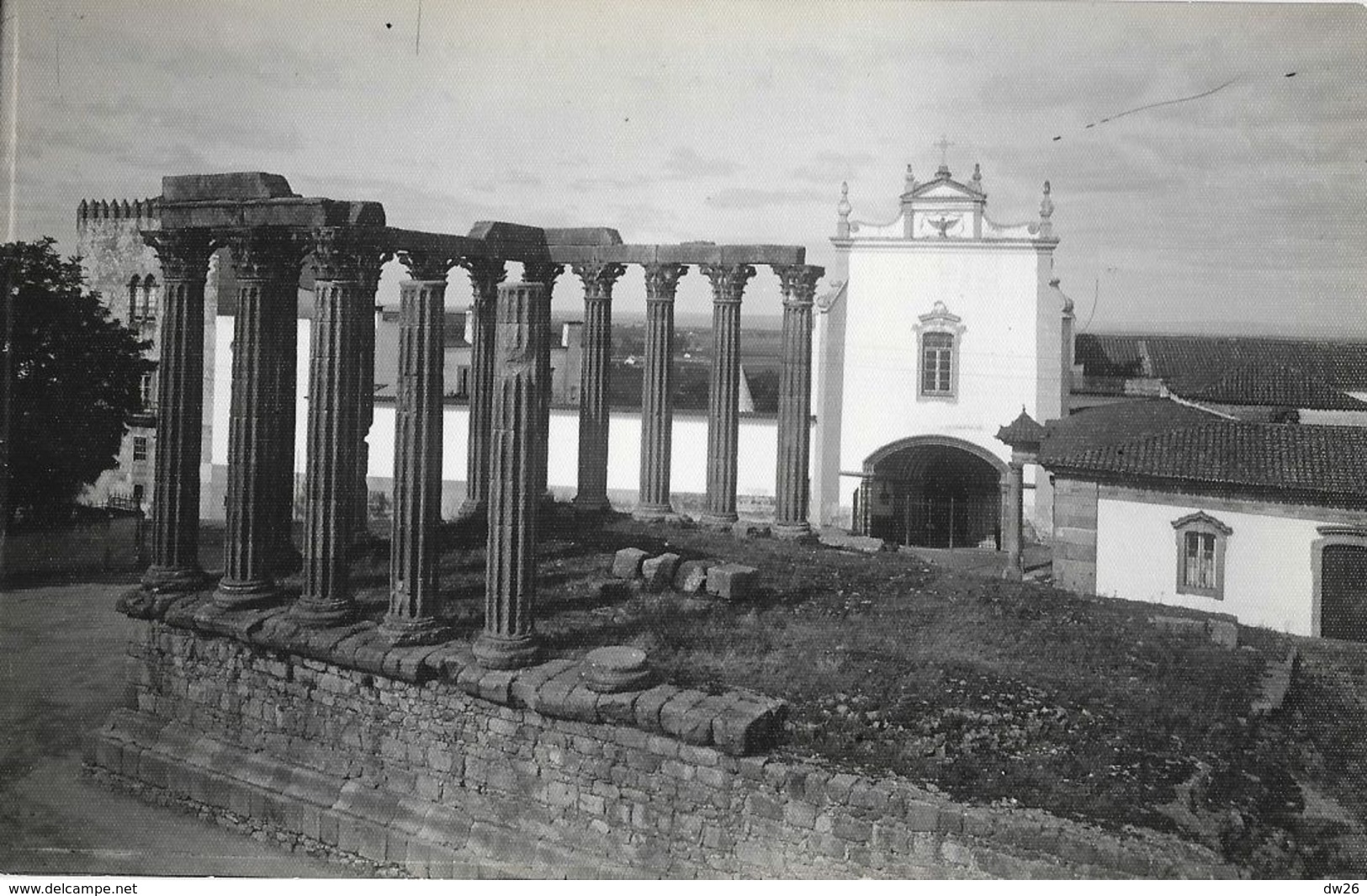 Evora - Um Aspecto Do Templo Romano De Diana - Carte Non Circulée - Evora