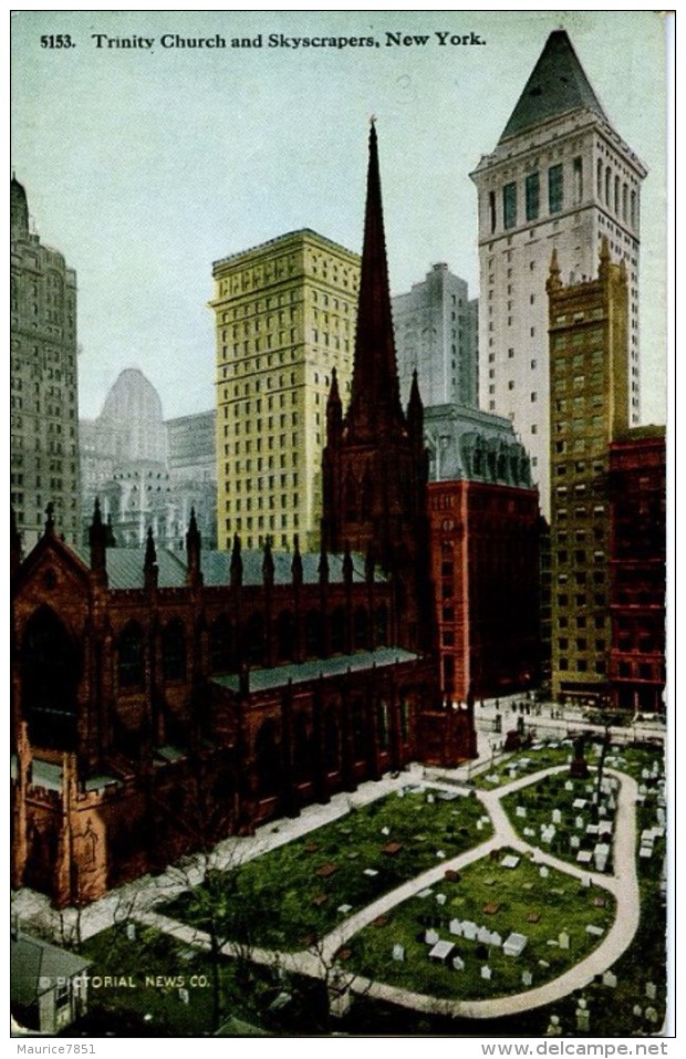 NEW YORK ---TRINITY CHURCH AND SKYSCRAPERS - Églises