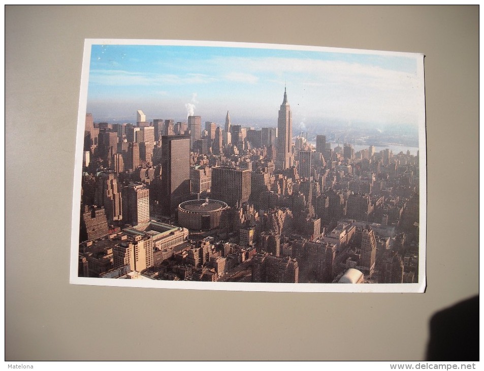 ETATS UNIS NY NEW YORK CITY MIDTOWN SKYLINE SHOWING THE EMPIRE STATE BUILDING WITH THE MADISON SQUARE GARDEN.. - Empire State Building