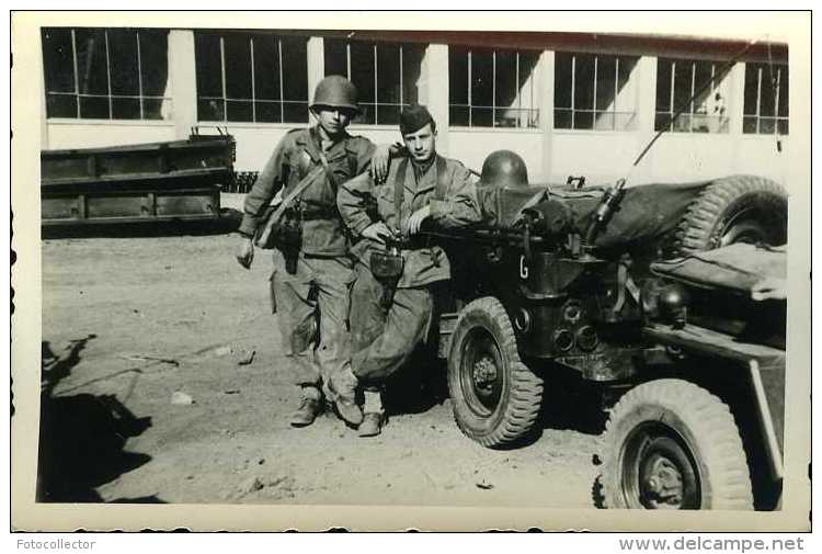 Militaires Accoudés à La Jeep - War, Military