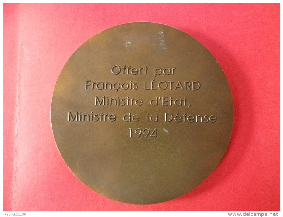 MEDAILLE BRONZE 50 ANNIVERSAIRE LIBERATION  OFFERT PAR MR LEOTARD MINISTRE DEFENSE 1994 MEDAILLE CROIX LIBERATION - Grossbritannien