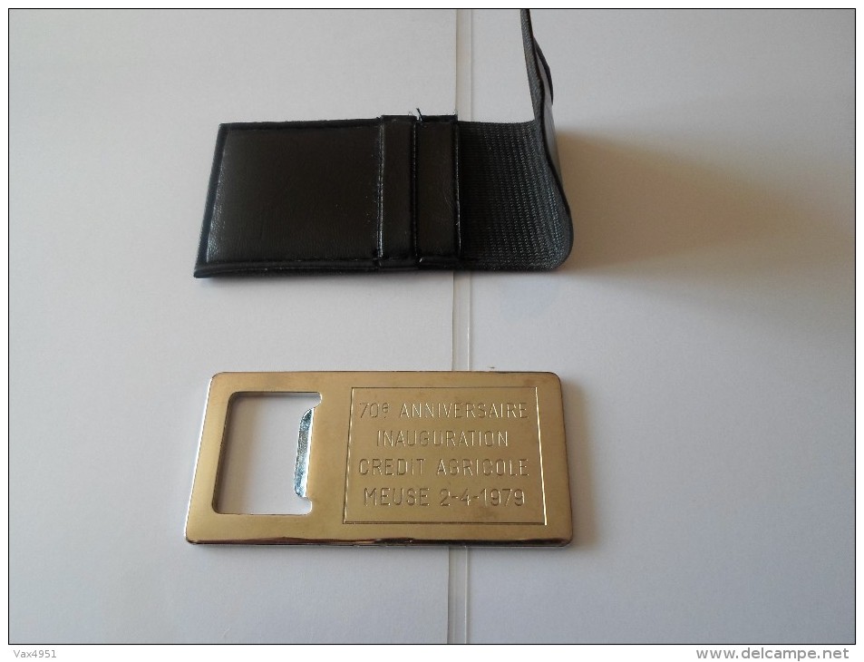 DECAPSULEUR CREDIT AGRICOLE 70 EME ANNIVERSAIRE INAUGURATION MEUSE 02/04/1979   DANS SON ETUI  ****    A   SAIISR **** - Flaschenöffner