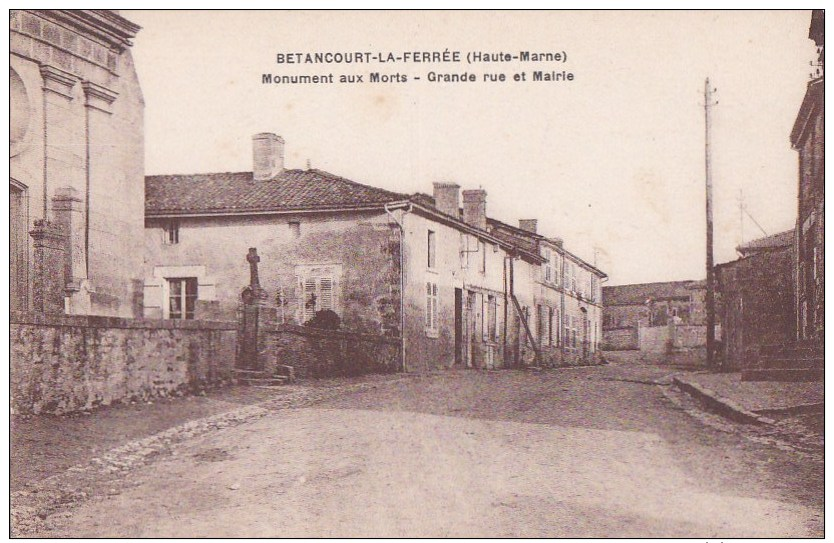 52 BETANCOURT LA FERREE  Coin Du VILLAGE  Grande Rue MONUMENT Aux MORTS  MAIRIE - Autres & Non Classés