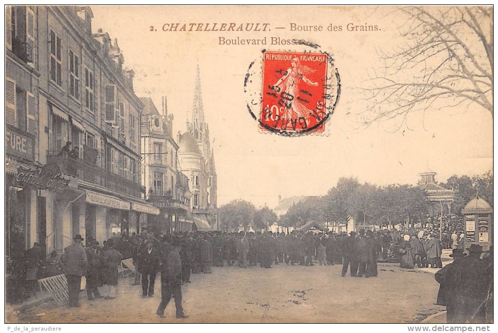 CPA 86 CHATELLERAULT BOURSES DES GRAINS BOULEVARD BLOSSAC - Chatellerault