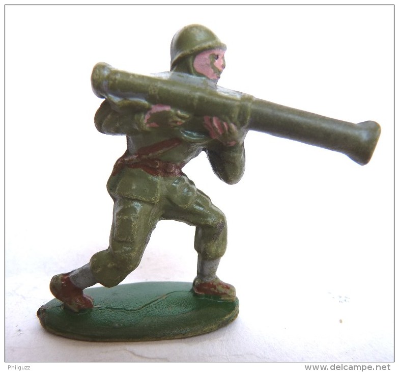 Figurine CYRNOS ARMEE MODERNE SOLDAT WWII Casque 3 BAZOOKA 60's Pas Starlux Clairet - Starlux