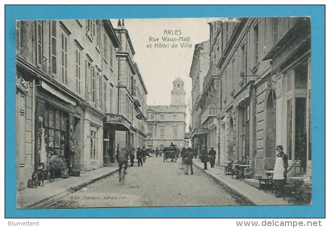 CPA Rue Waux-Hall Et Hôtel De Ville ARLES 13 - Arles